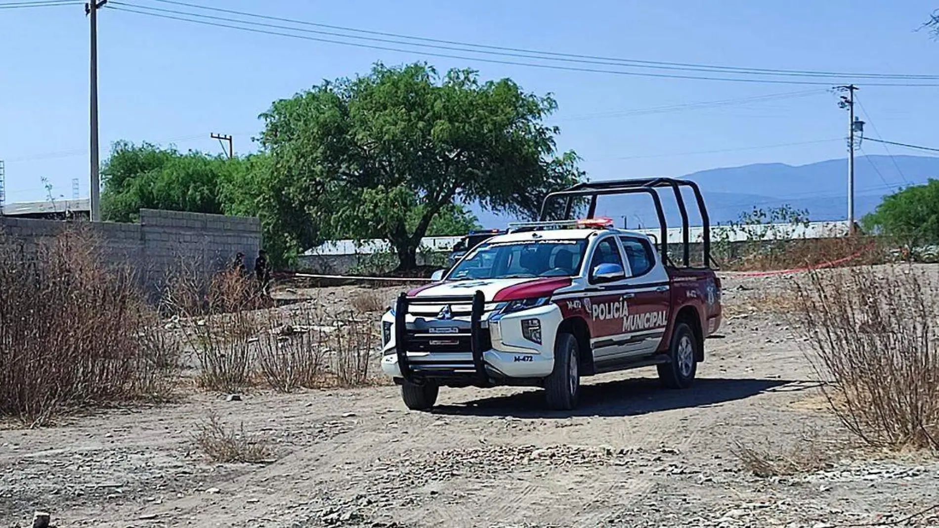 Un hombre de aproximadamente 30 años de edad fue localizado sin vida